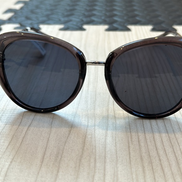 Urban Outfitters Sunglasses Black Frames New With Tags - Picture 4 of 6